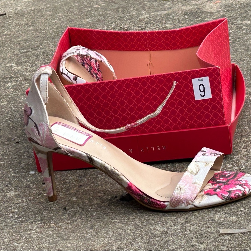 Kelly & Katie Floral Women's Heels - Pink